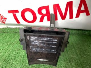 Бардачок между сиденьями Mercedes e-class