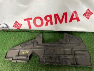 Дефлектор радиатора правый Toyota avensis 2004