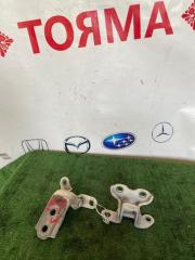 Петля двери задняя левая TOYOTA IST Б/У Петля двери задняя левая TOYOTA IST