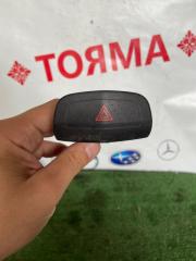 Запчасть кнопка аварийки Nissan primera 2001