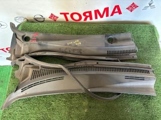 Жабо Toyota avensis 2004