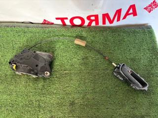 Замок двери передний левый Toyota Ractis