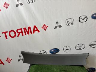 Запчасть обшивка двери багажника Toyota Harrier