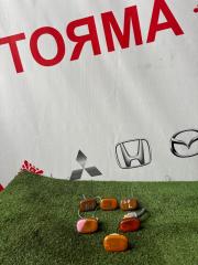 Запчасть повторитель в крыло TOYOTA CALDINA