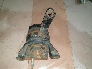 Подушка двигателя правая CALDINA ST191