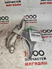 Фото запчасти петля капота передняя TOYOTA MARK II контрактная запчасть Запчасть петля капота передняя TOYOTA MARK II