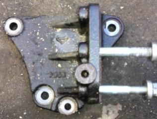 Кронштейн правый MITSUBISHI OUTLANDER XL 2006 2007 2008 2009 2010 2011 2012