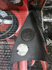 Запчасть уголок двери передний правый Opel Astra 1999