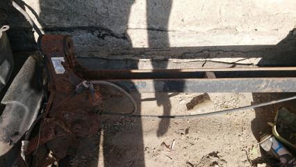 Запчасть балка подвески задняя Daewoo Nexia 1995