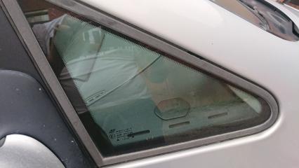 Запчасть стекло переднее правое Ford Galaxy 2000