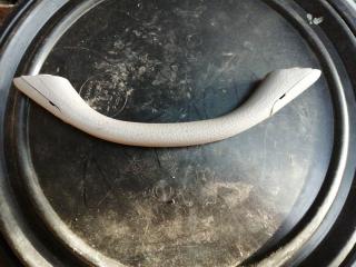 Фото запчасти ручка потолка Subaru Impreza 1998 Б/У запчасть Запчасть ручка потолка Subaru Impreza 1998