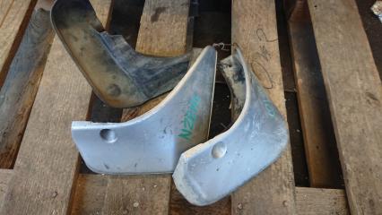 Запчасть брызговик toyota corolla runx 2004