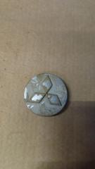 Фото запчасти заглушка литого диска Mitsubishi Lancer 2008 Б/У запчасть Запчасть заглушка литого диска Mitsubishi Lancer 2008