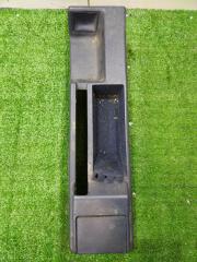 Запчасть накладка передняя audi 80