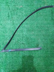 Запчасть уплотнительная резинка правая audi 80