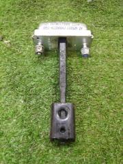 Запчасть ограничитель двери передний левый Ford Kuga