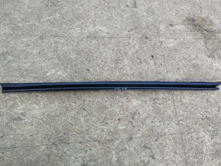 Запчасть уплотнитель стекла передний правый Volkswagen Passat B6 2007