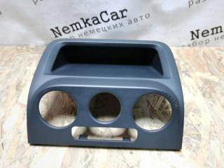 Запчасть накладка центральной консоли Volkswagen Tiguan 2009