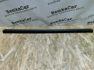 Уплотнитель стекла передний левый Mercedes VIANO 2008