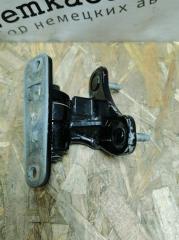 Петля двери передняя левая Mercedes C-Class W204 2010 контрактная Петля двери передняя левая Mercedes C-Class W204 2010