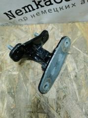 Петля двери передняя правая Mercedes C-Class W204 2010 контрактная Петля двери передняя правая Mercedes C-Class W204 2010