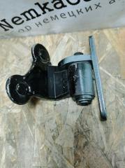 Петля двери задняя левая Mercedes C-Class W204 2010 контрактная Петля двери задняя левая Mercedes C-Class W204 2010