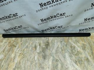 Уплотнитель стекла передний левый Mercedes VIANO 2012