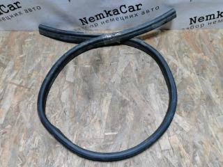 Запчасть уплотнитель капота Volkswagen Passat B6 2006