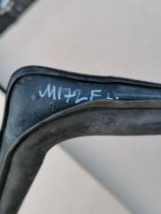 Уплотнитель стекла передний левый Vito 2006 639 OM646.982