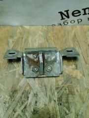 Фото запчасти петля замка багажника Mercedes W210 Рест 2000 контрактная запчасть Запчасть петля замка багажника Mercedes W210 Рест 2000