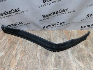 Уплотнитель капота левый Mercedes C-Class W204 2010