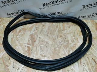 Уплотнительная резинка багажника Mercedes C-Class W204 2010