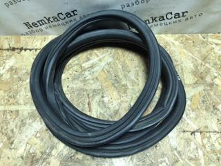 Уплотнитель двери передний левый Mercedes VIANO 2004