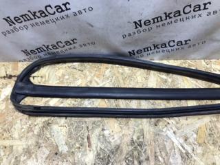 Уплотнитель двери правый Mercedes VIANO 2004