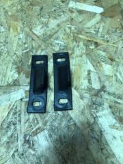 Фото запчасти направляющая сдвижной двери Mercedes Vito 2004 контрактная запчасть Запчасть направляющая сдвижной двери Mercedes Vito 2004