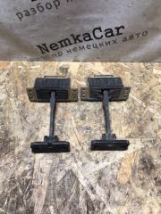 Фото запчасти ограничитель двери задний Mercedes C-Class 2000 Б/У запчасть Запчасть ограничитель двери задний Mercedes C-Class 2000