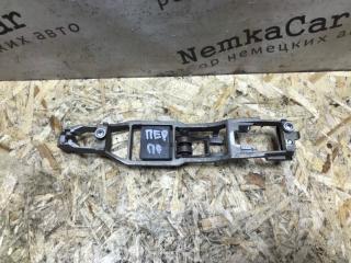 Запчасть кронштейн ручки двери передний Mercedes C180 1996