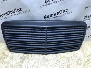 Решетка радиатора Mercedes W124 1993