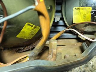 Стекло фары HELLA левое w123 1980 Седан 110.984 Стекло фары HELLA левое w123 1980 Седан 110.984