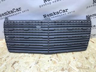 Решетка радиатора Mercedes W124 1993