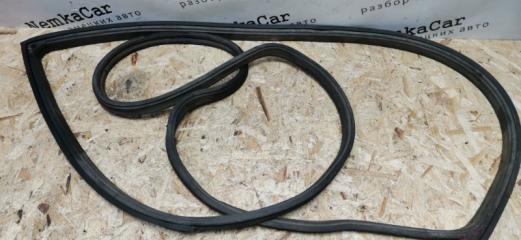 Уплотнитель двери передний правый Mercedes W124 1993