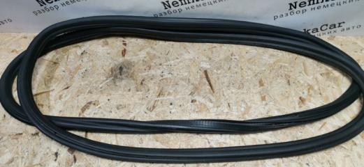 Уплотнитель двери передний правый Mercedes VIANO 2011