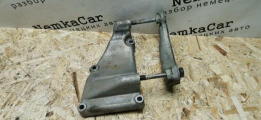 Кронштейн генератора Mercedes W124 1989 Б/У Кронштейн генератора Mercedes W124 1989