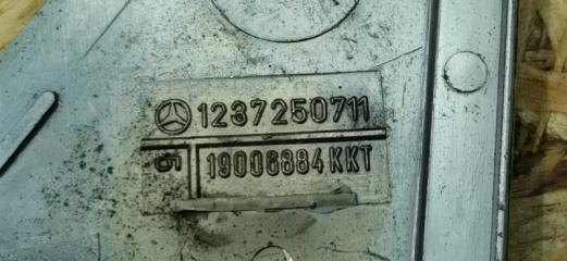 Накладка зеркала w123 1980 Седан M123.920