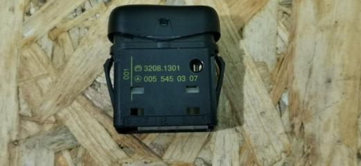 Кнопка обогрева стекла Mercedes Vito 638 OM611.980