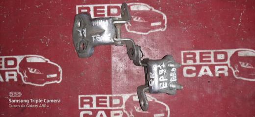 Петля двери задняя правая TOYOTA STARLET