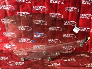 Стекло двери переднее правое TOYOTA MARK II 1996