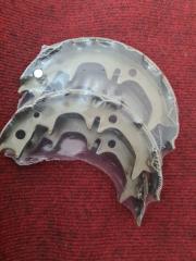Колодки стояночного тормоза TOYOTA AVENSIS 97-03  00-03