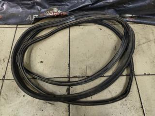 Уплотнительная резинка двери багажника задняя NISSAN VANETTE