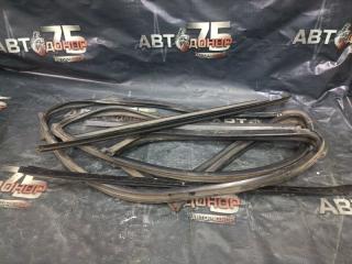 Уплотнитель стекла двери передний TOYOTA LITE ACE 2008